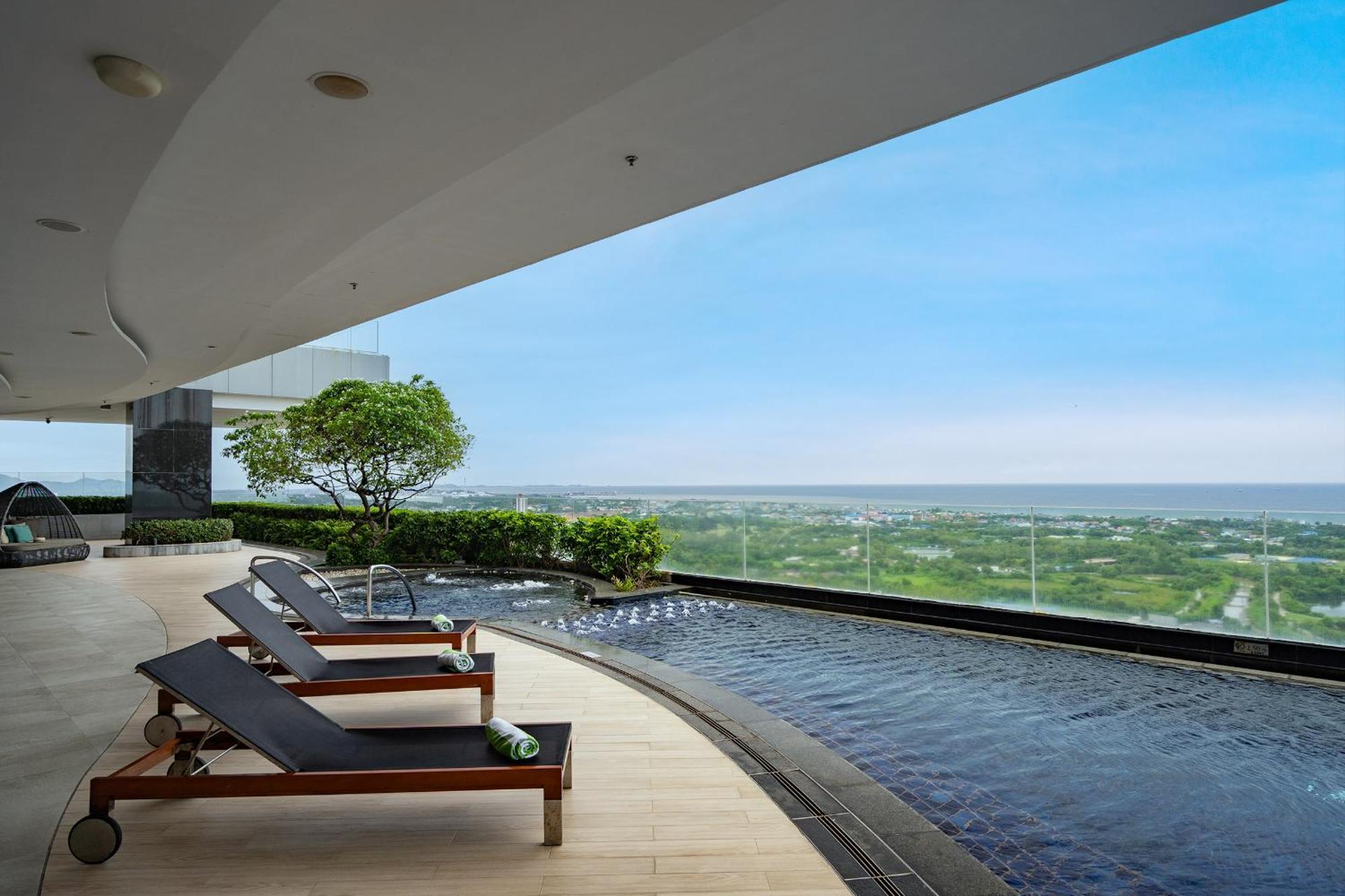 Holiday Inn & Suites Rayong City Centre By Ihg Extérieur photo