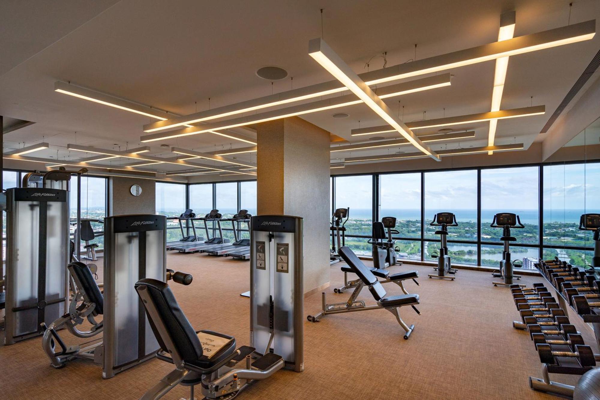 Holiday Inn & Suites Rayong City Centre By Ihg Extérieur photo
